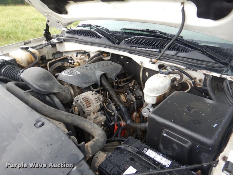 image for item DI2270 2006 Chevrolet Silverado 2500 flatbed pickup truck