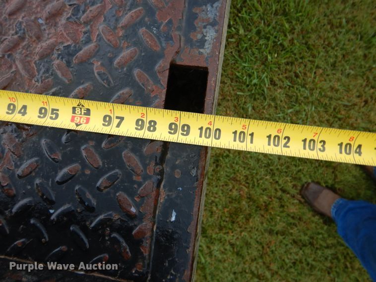 image for item DI2270 2006 Chevrolet Silverado 2500 flatbed pickup truck