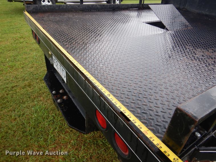 image for item DI2270 2006 Chevrolet Silverado 2500 flatbed pickup truck