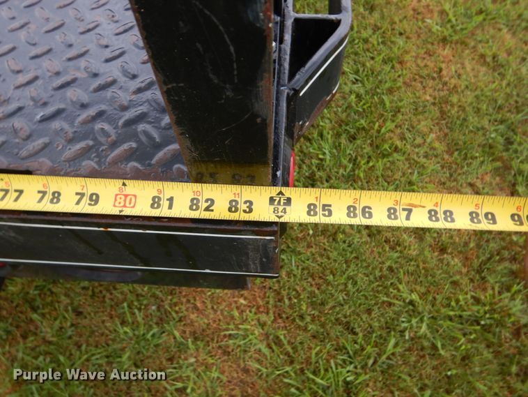 image for item DI2270 2006 Chevrolet Silverado 2500 flatbed pickup truck