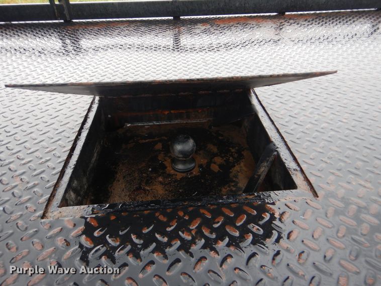 image for item DI2270 2006 Chevrolet Silverado 2500 flatbed pickup truck