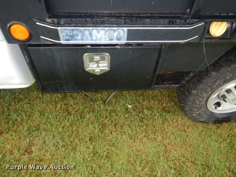 image for item DI2270 2006 Chevrolet Silverado 2500 flatbed pickup truck