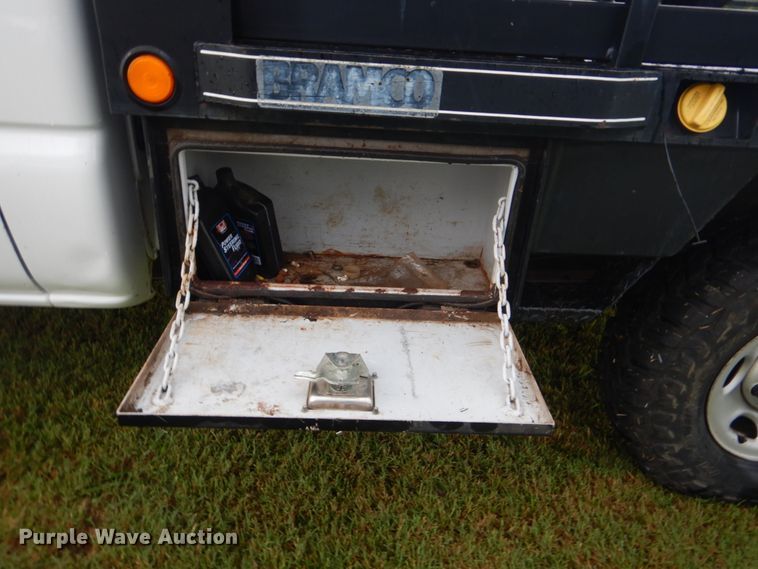 image for item DI2270 2006 Chevrolet Silverado 2500 flatbed pickup truck