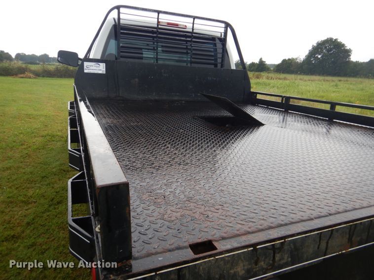 image for item DI2270 2006 Chevrolet Silverado 2500 flatbed pickup truck