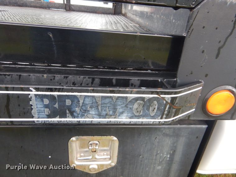 image for item DI2270 2006 Chevrolet Silverado 2500 flatbed pickup truck