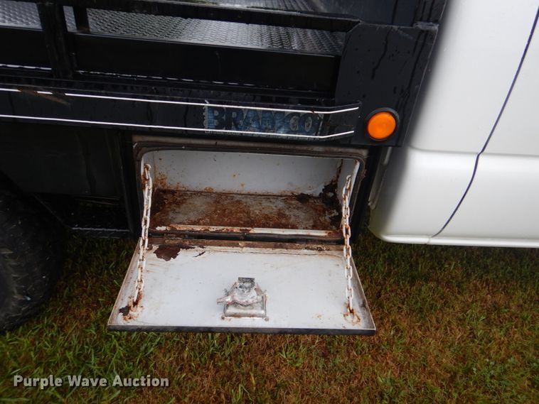 image for item DI2270 2006 Chevrolet Silverado 2500 flatbed pickup truck