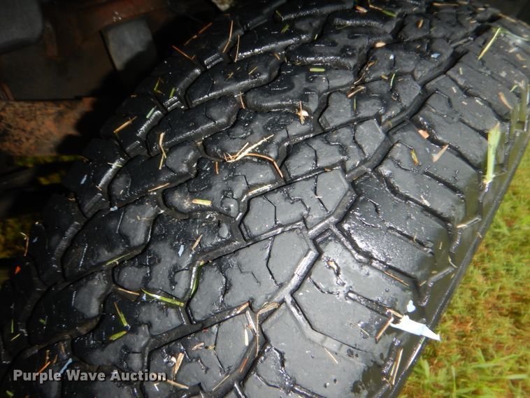 image for item DI2270 2006 Chevrolet Silverado 2500 flatbed pickup truck