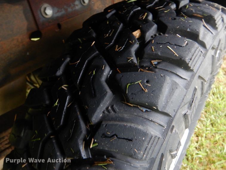 image for item DI2270 2006 Chevrolet Silverado 2500 flatbed pickup truck