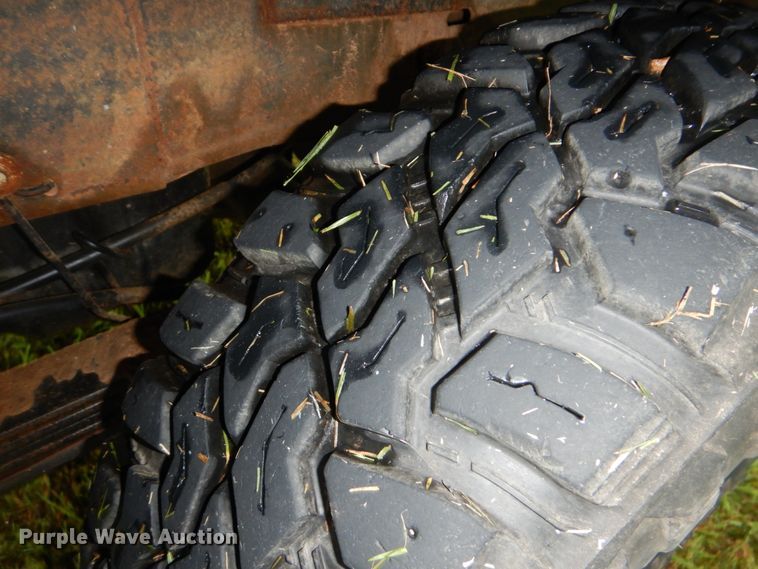 image for item DI2270 2006 Chevrolet Silverado 2500 flatbed pickup truck