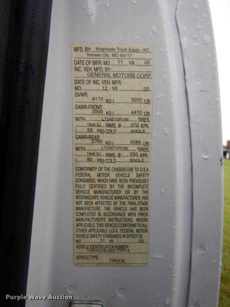 image for item DI2270 2006 Chevrolet Silverado 2500 flatbed pickup truck