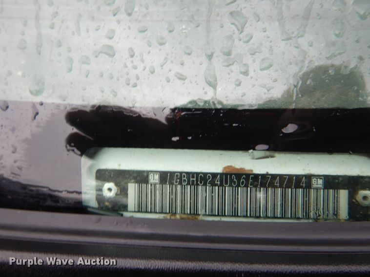 image for item DI2270 2006 Chevrolet Silverado 2500 flatbed pickup truck