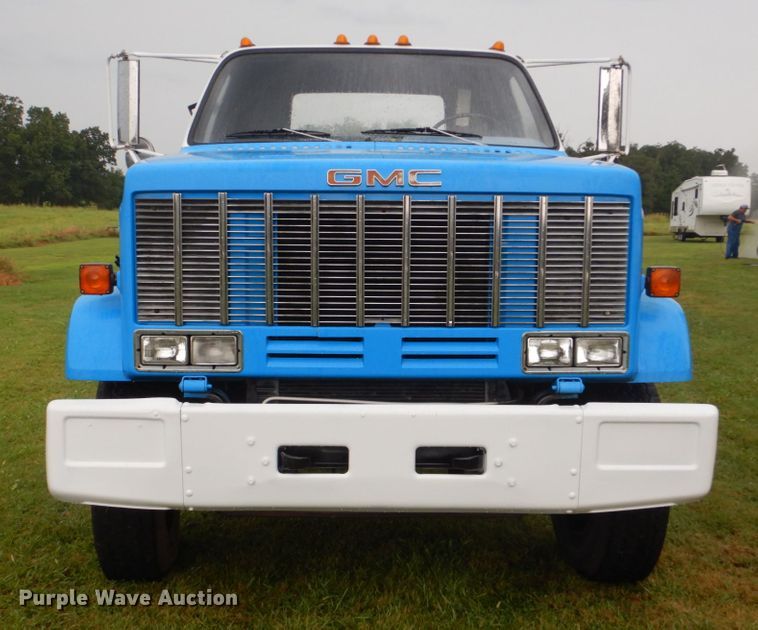 image for item DI2272 1984 GMC TopKick C7000 semi truck