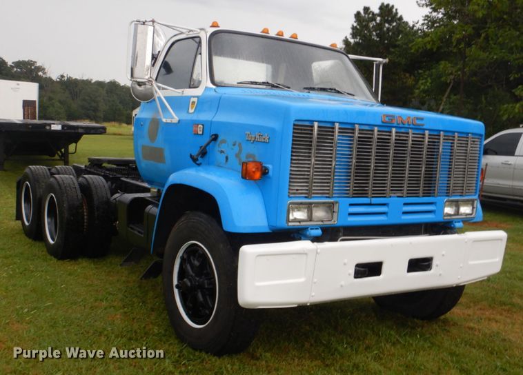 image for item DI2272 1984 GMC TopKick C7000 semi truck