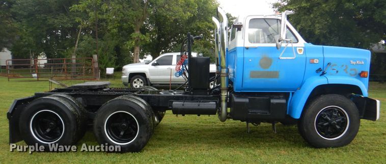 image for item DI2272 1984 GMC TopKick C7000 semi truck