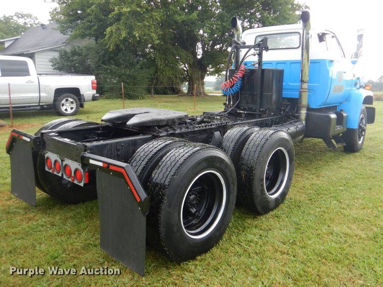 image for item DI2272 1984 GMC TopKick C7000 semi truck