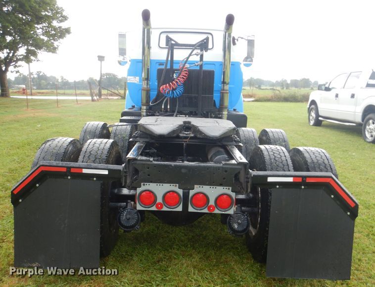 image for item DI2272 1984 GMC TopKick C7000 semi truck