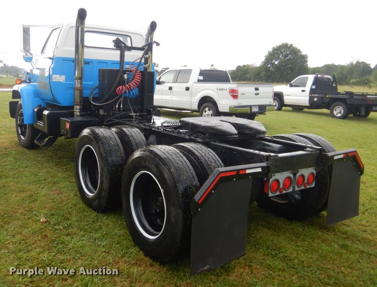 image for item DI2272 1984 GMC TopKick C7000 semi truck