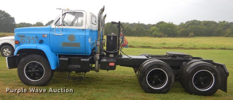 image for item DI2272 1984 GMC TopKick C7000 semi truck