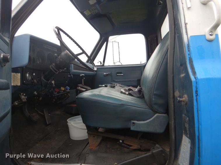 image for item DI2272 1984 GMC TopKick C7000 semi truck