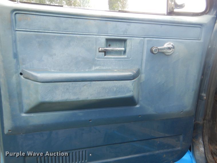 image for item DI2272 1984 GMC TopKick C7000 semi truck