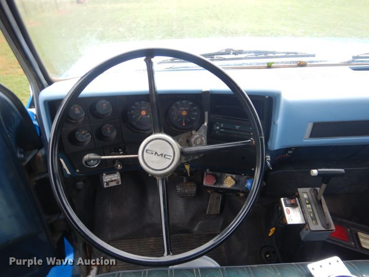 image for item DI2272 1984 GMC TopKick C7000 semi truck