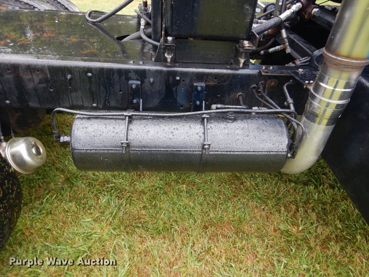 image for item DI2272 1984 GMC TopKick C7000 semi truck