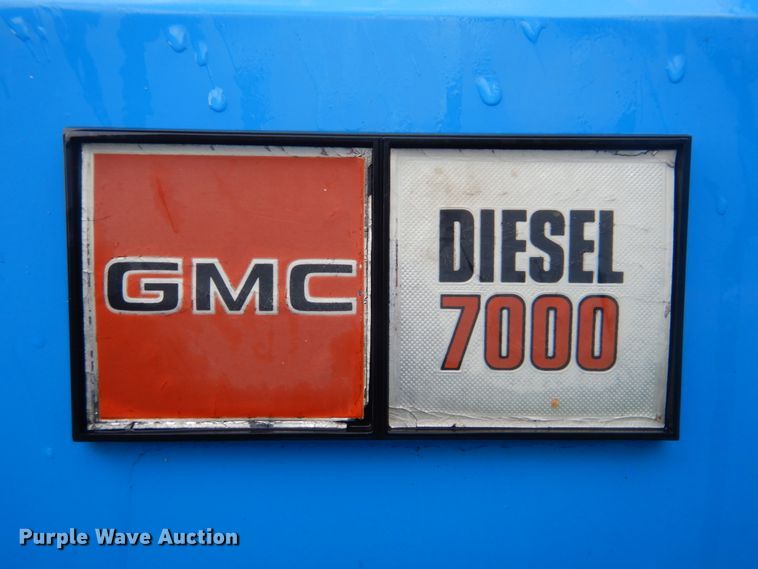 image for item DI2272 1984 GMC TopKick C7000 semi truck