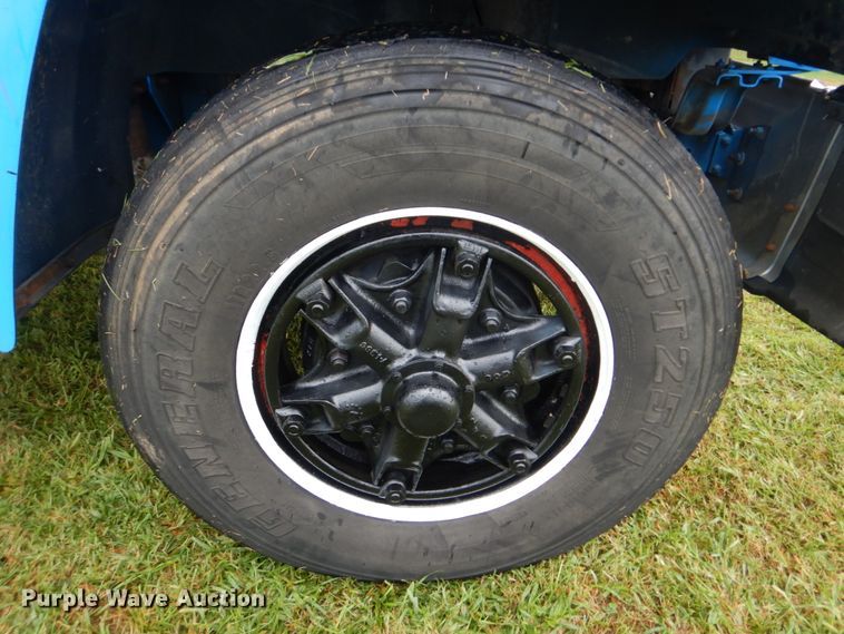 image for item DI2272 1984 GMC TopKick C7000 semi truck