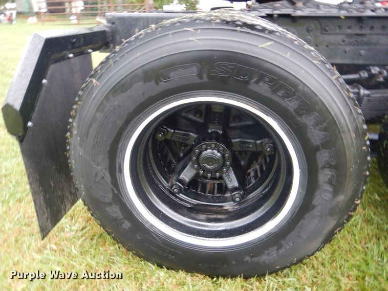 image for item DI2272 1984 GMC TopKick C7000 semi truck