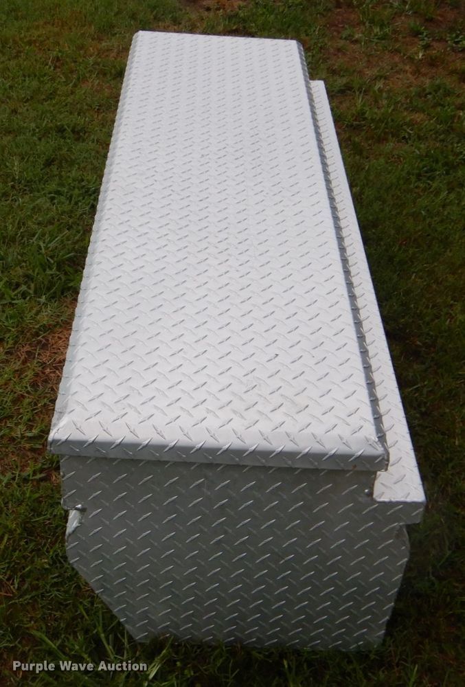 image for item DI2275 5'L x 20.5"W cross bed toolbox