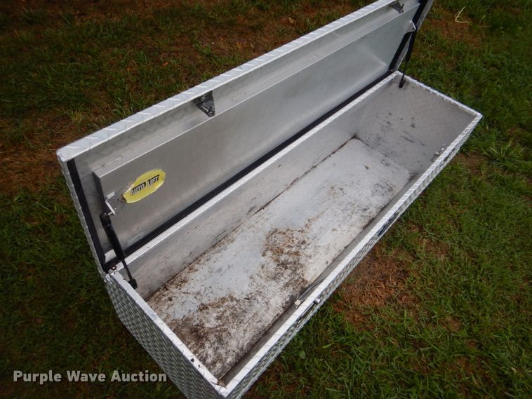 image for item DI2275 5'L x 20.5"W cross bed toolbox