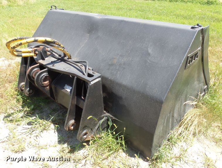 image for item DX9206 Tink roll-out bucket