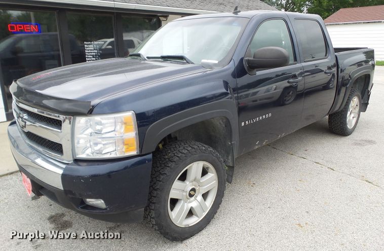 image for item EM9805 2008 Chevrolet Silverado 1500 Crew Cab pickup truck