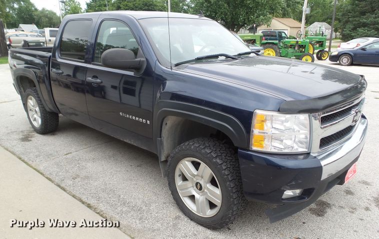 image for item EM9805 2008 Chevrolet Silverado 1500 Crew Cab pickup truck