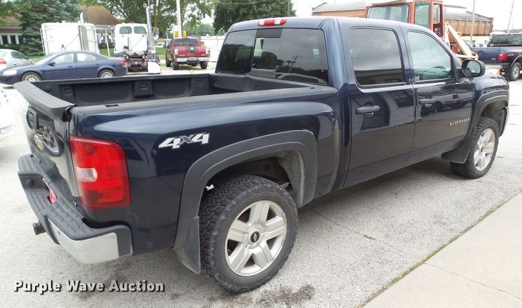 image for item EM9805 2008 Chevrolet Silverado 1500 Crew Cab pickup truck