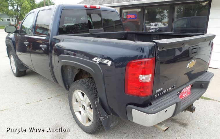 image for item EM9805 2008 Chevrolet Silverado 1500 Crew Cab pickup truck