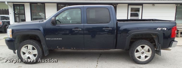 image for item EM9805 2008 Chevrolet Silverado 1500 Crew Cab pickup truck