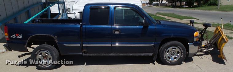 image for item EM9816 2001 GMC Sierra 1500 Ext. Cab pickup truck