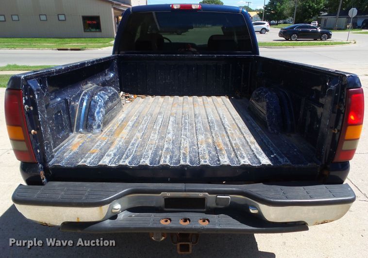 image for item EM9816 2001 GMC Sierra 1500 Ext. Cab pickup truck