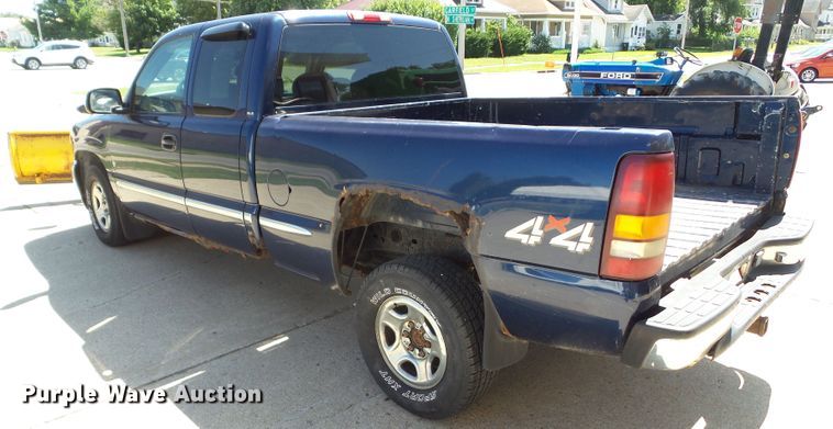 image for item EM9816 2001 GMC Sierra 1500 Ext. Cab pickup truck