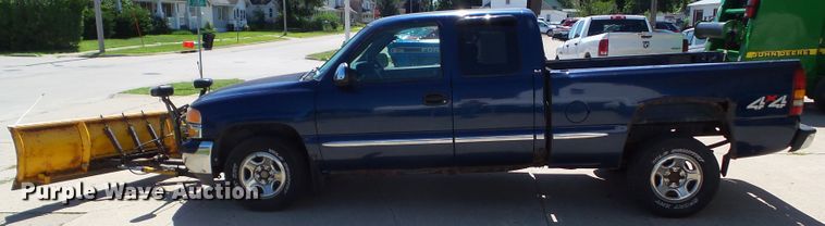 image for item EM9816 2001 GMC Sierra 1500 Ext. Cab pickup truck