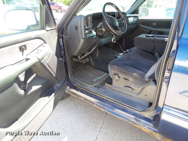 image for item EM9816 2001 GMC Sierra 1500 Ext. Cab pickup truck