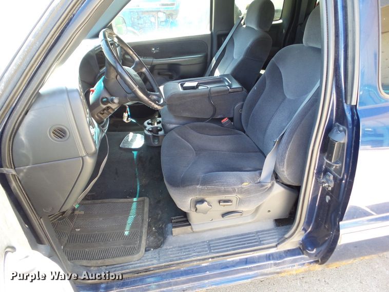 image for item EM9816 2001 GMC Sierra 1500 Ext. Cab pickup truck