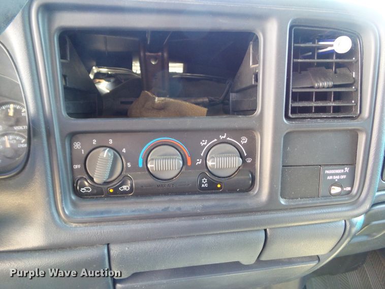 image for item EM9816 2001 GMC Sierra 1500 Ext. Cab pickup truck