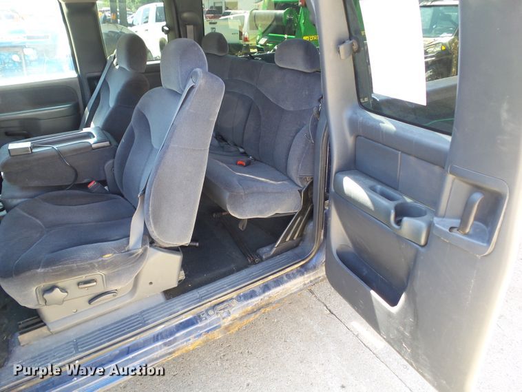 image for item EM9816 2001 GMC Sierra 1500 Ext. Cab pickup truck