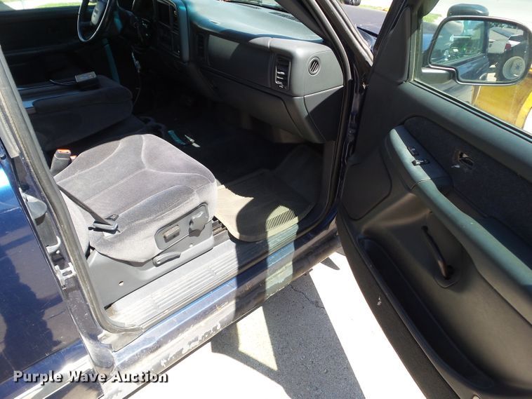 image for item EM9816 2001 GMC Sierra 1500 Ext. Cab pickup truck