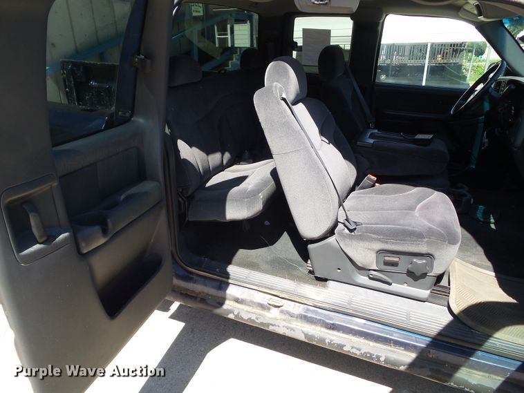 image for item EM9816 2001 GMC Sierra 1500 Ext. Cab pickup truck