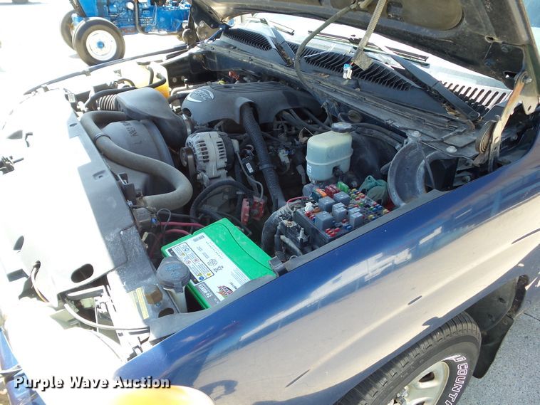 image for item EM9816 2001 GMC Sierra 1500 Ext. Cab pickup truck