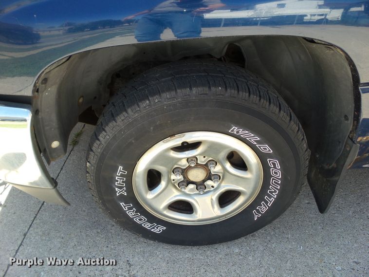 image for item EM9816 2001 GMC Sierra 1500 Ext. Cab pickup truck