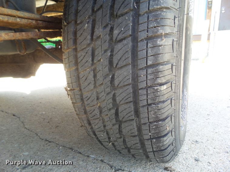 image for item EM9816 2001 GMC Sierra 1500 Ext. Cab pickup truck